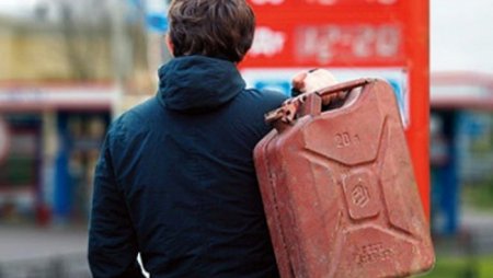 Облив бензином та власноруч підпалив батьківську хату – мешканця Перечинщини взяли під варту
