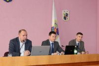 Виплата зарплатні, закупівля авто для амбулаторій: головні рішення 36-ої сесії Виноградівської районної ради
