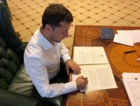 Президент України Володимир Зеленський підписав закон про недоторканність народних депутатів.