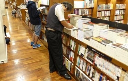 Більш як половина українців взагалі не читають книг - опитування