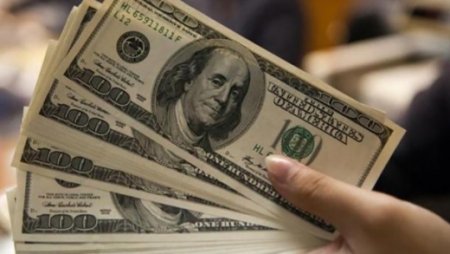 Населення в 2019 більше здавало валюти, ніж купувало