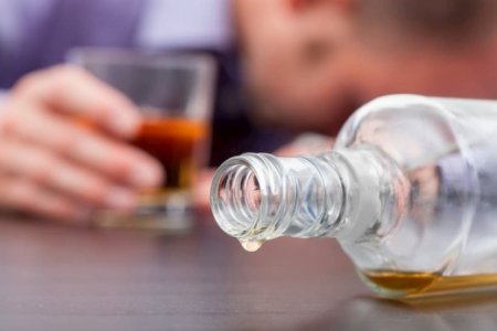 Алкогольне отруєння: як розпізнати та що робити