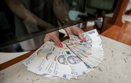 Кабмін порівняв українські зарплати з зарплатами в Польщі, Чехії і Латвії