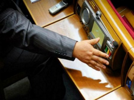 Президент підписав Закон про більш суворе покарання для депутатів-"кнопкодавів"